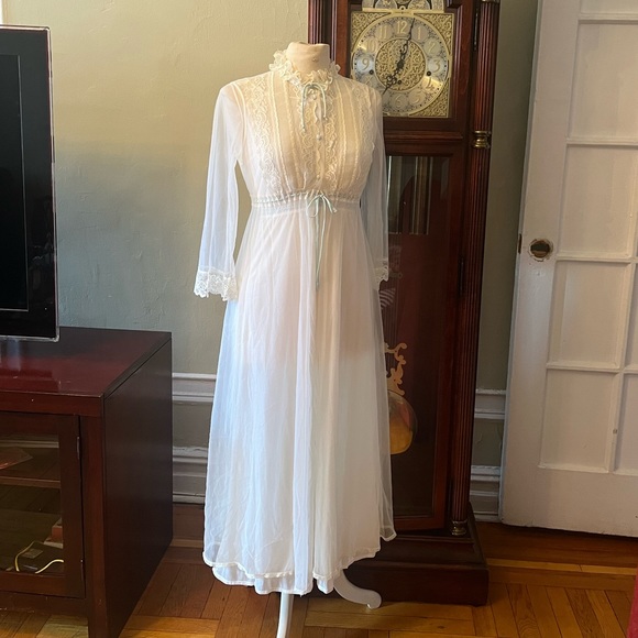 Vintage Ivory Bridal A Touch of Blue Peignoir Lace Robe & Gown Set - Picture 1 of 7